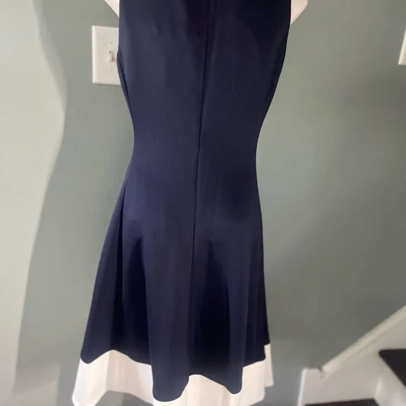 DKNY - Picture 5 of 9